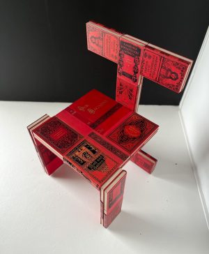 The Library Chair red - Bibliothek der Unterhaltung und des Wissens